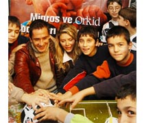 Emre Aşık’tan Çocuklara Ziyaret