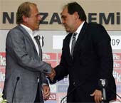 Mustafa Denizli Extends Contract