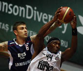 Beşiktaş Cola Turka:82 Efes Pilsen:94