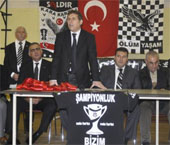 Londra’daki Futbol Okulumuzun Resmi Açılışı Yapıldı