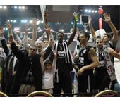 Efes Pilsen:71 Beşiktaş Cola Turka:73