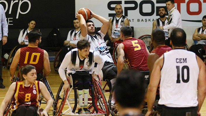 Beşiktaş RMK Marine:69 Galatasaray:68