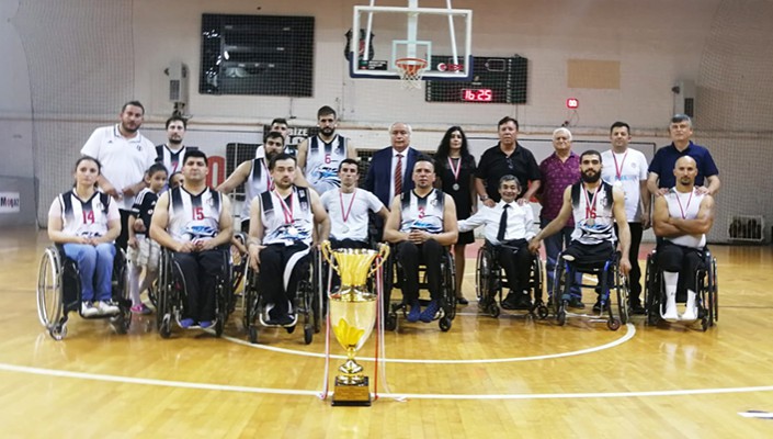 Beşiktaş RMK Marine Süper Lig İkinciliği Kupasını Aldı