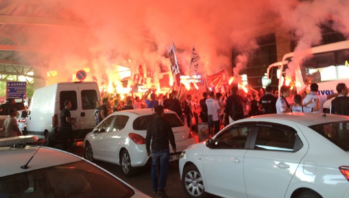 Futbol Takımımıza Ankara’da Coşkulu Karşılama