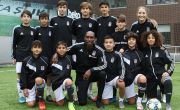 Atiba Hutchinson with future stars of Beşiktaş