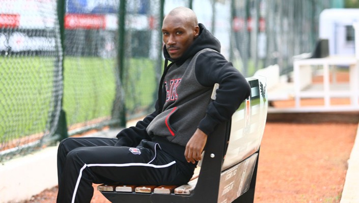Atiba Hutchinson ile Kartal Modası