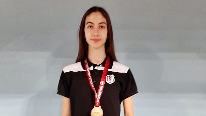 Atletizm Takımımızdan Mira Akan, Türkiye U-16 Salon Şampiyonası’nda Birinci Oldu