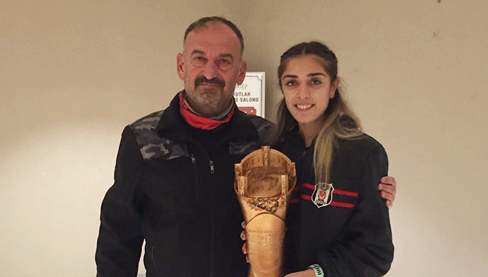 Atletizm Takımımızın Sporcusu Ezgi Kaya, 10 Kilometre Yol Koşusu’nda Üçüncü Oldu