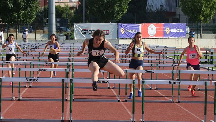 Atletizm Takımımızın Sporcusu Yaren Yıldırım Olimpik Barajı Geçti