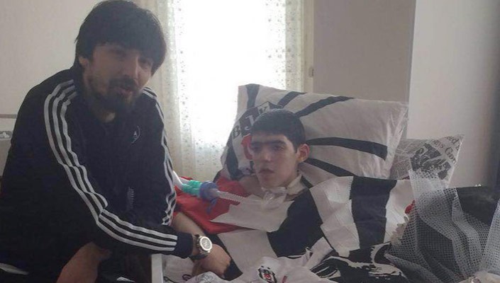Futbolcumuz Tolga Zengin’den Anlamlı Ziyaret