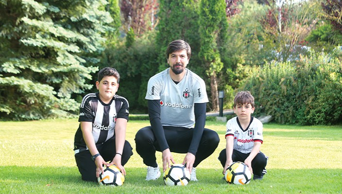 Tolga Zengin: “Meraklı olun, kitap okuyun, her şeyi sorgulayın”