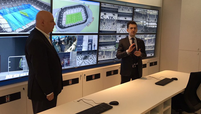 Kulüp Basın Sözcümüz Metin Albayrak, Basın Mensuplarına Vodafone Arena'daki Güvenlik Odasını Tanıttı