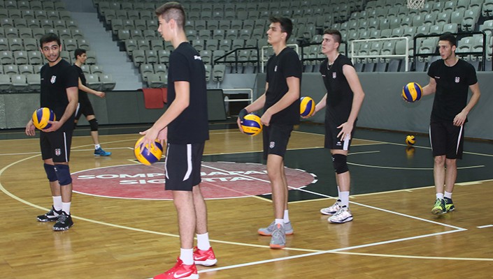 Erkek Voleybol Takımımız Kula Belediyesi Maçı Hazırlıklarını Tamamladı