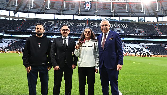 Avrupa Şampiyonu Milli Güreşçimiz Nesrin Baş’a Tüpraş Stadyumu’nda Kutlama