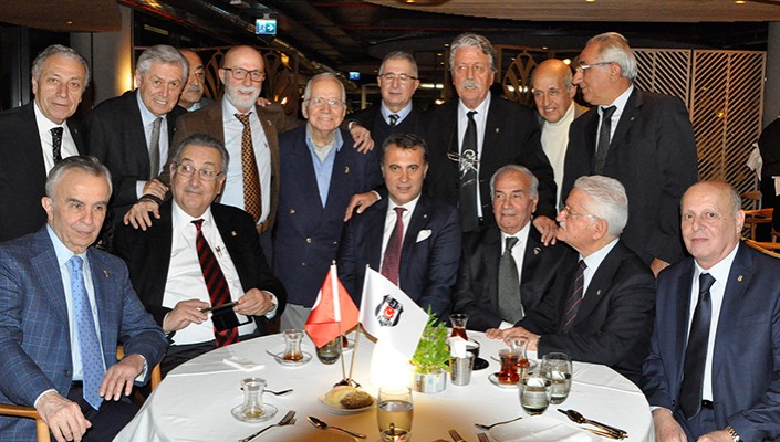 Başkanımız Fikret Orman’dan Kulübümüzün Eski Başkan ve Yöneticilerine Yemek