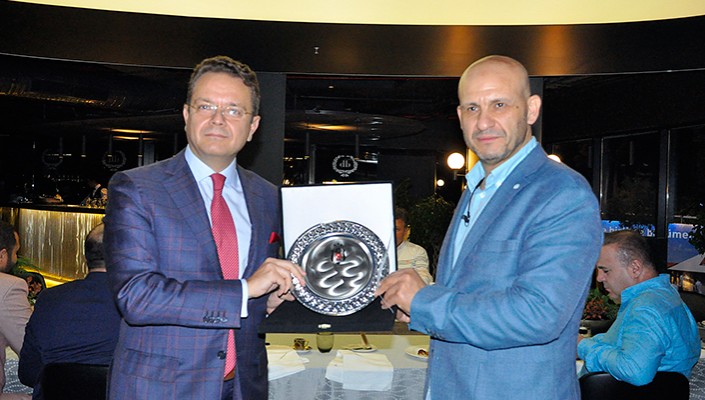 Vodafone Park’ta Konyaspor Yönetimine Dostluk Yemeği