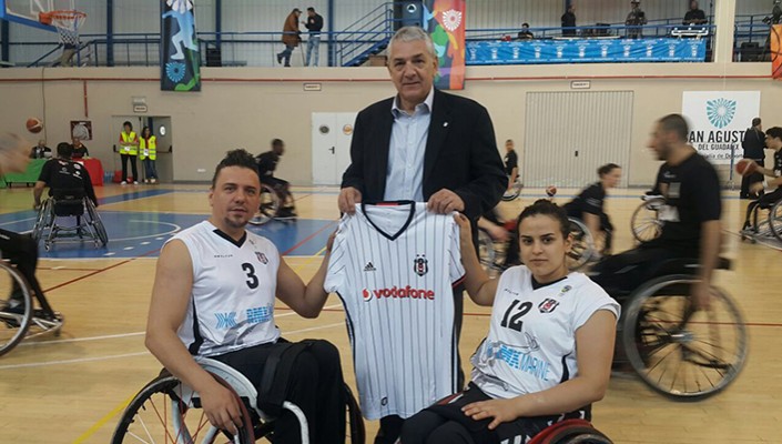İspanya Madrid Büyükelçisi Ömer Önhon’dan Beşiktaş RMK Marine Takımımıza Ziyaret