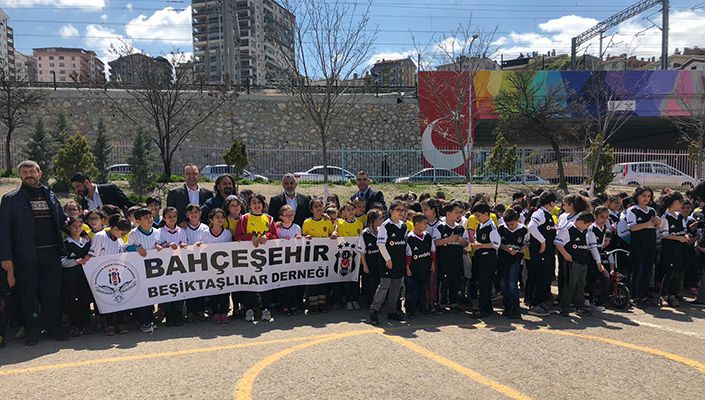 Bahçeşehir Beşiktaşlılar Derneği’nden Çocuklara Hediye Forma