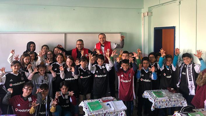 Bahçeşehir Beşiktaşlılar Derneği’nden Erzincan’daki Okullara Ziyaret