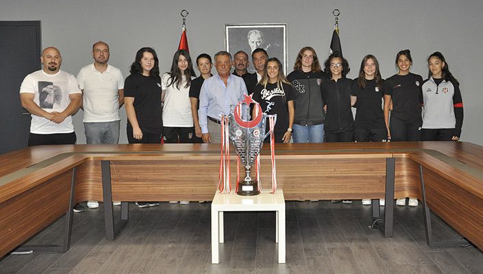 Başkanımız Ahmet Nur Çebi, Atletizm Takımımızın Sporcularıyla Bir Araya Geldi