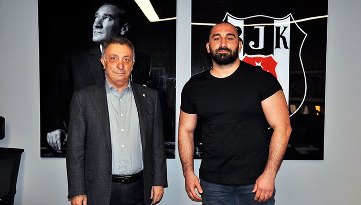 Başkanımız Ahmet Nur Çebi, Dünya Şampiyonu Güreşçimiz Ufuk Yılmaz’ı Tebrik Etti