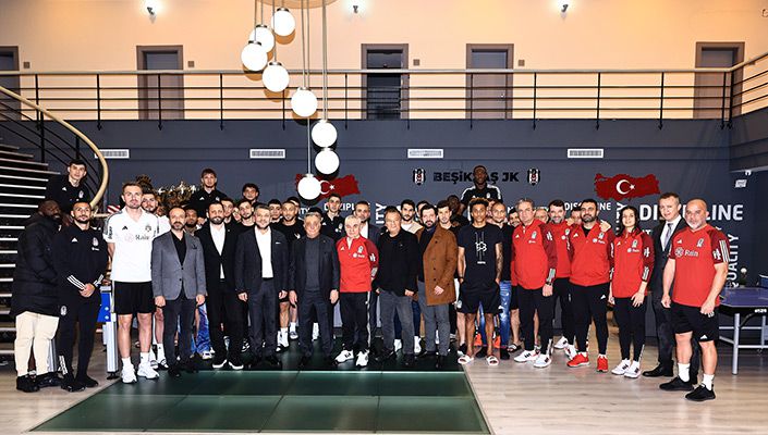Başkanımız Ahmet Nur Çebi, Futbol A Takımımız ve Tekerlekli Sandalye Basketbol Takımımızla Buluştu