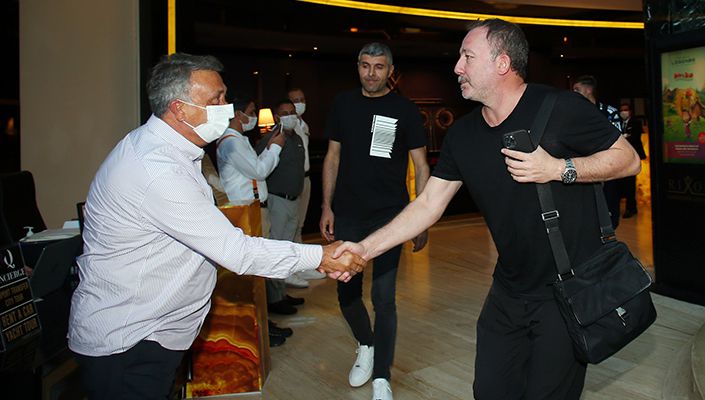 Başkanımız Ahmet Nur Çebi, Futbol Takımımızı Uğurladı