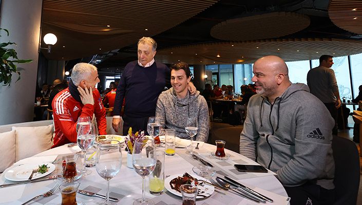 Başkanımız Ahmet Nur Çebi Futbol Takımımızla Buluştu