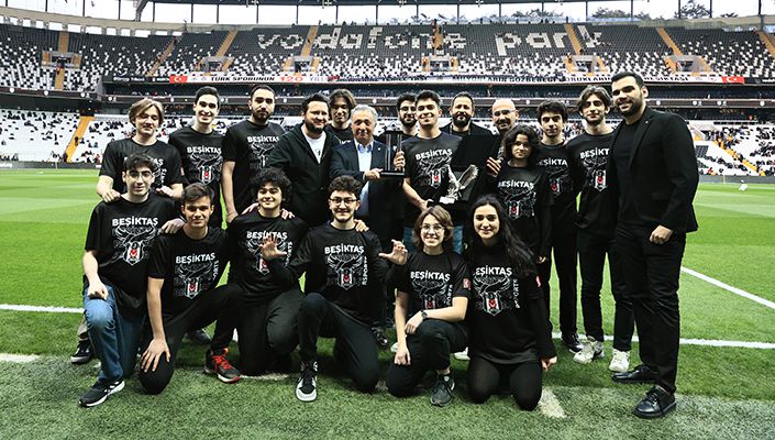 Başkanımız Ahmet Nur Çebi, Şampiyon Rsports Robotik Takımımızı Tebrik Etti