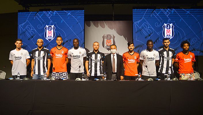 Başkanımız Ahmet Nur Çebi, Yeni Transferlerimizle Birlikte Basın Toplantısı Düzenledi