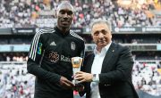 Başkanımız Ahmet Nur Çebi’den Atiba Hutchinson’a Plaket