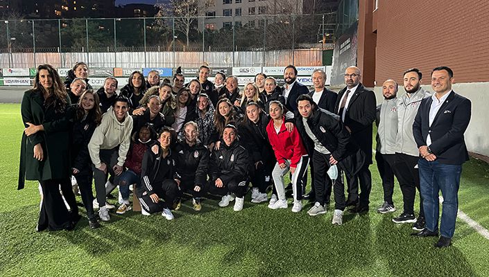Başkanımız Ahmet Nur Çebi’den Kadın Futbolcularımıza Kadınlar Günü Kutlaması