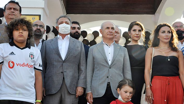 Başkanımız Ahmet Nur Çebi’nin Katıldığı Törenle Şanlı Bayrağımız, Büyükçekmece Şampiyonlar Anıtı’nda Göndere Çekildi