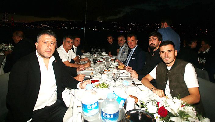 Başkanımız Fikret Orman ve Yönetim Kurulu Üyelerimiz, Futbol Takımımızla Akşam Yemeğinde Buluştu
