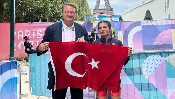 Başkanımız Hasan Arat, Paris Olimpiyat Oyunları’nda Ülkemizi Temsil Eden Güreşçimiz Nesrin Baş’la Buluştu