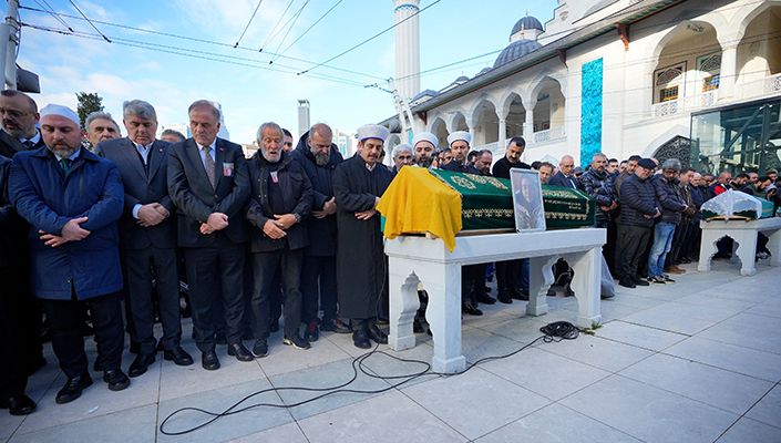 Başkanımız Serdal Adalı, Bolu’daki Yangın Felaketinde Kongre Üyemiz Mete Tunç Boduroğlu’nun Hayatını Kaybeden Eşi ile Çocuklarının Cenaze Törenine Katıldı