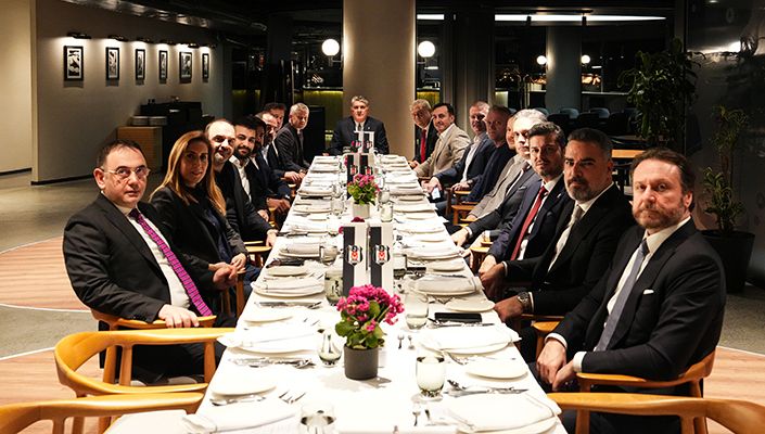 Başkanımız Serdal Adalı ile Yönetim Kurulumuz, Teknik Direktör Ole Gunnar Solskjaer ile Yemekte Buluştu