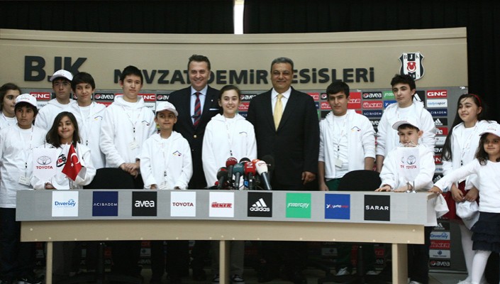 Çocuklar, Başkanımız ve Futbolcularımızla Tanıştı