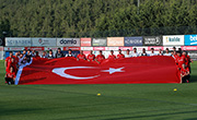 Futbol Takımımız 30 Ağustos Zafer Bayramı’nı Bayrak Açarak Kutladı
