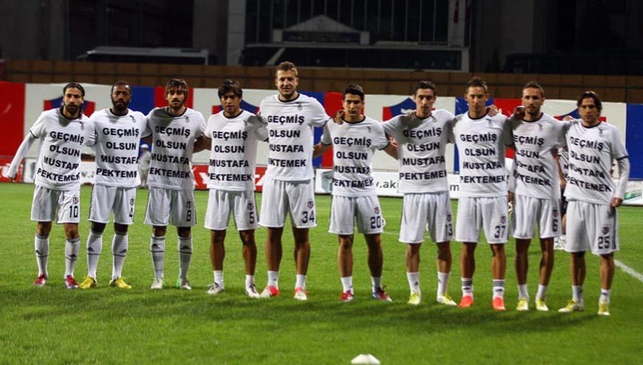 Futbolcularımızdan Mustafa Pektemek’e Destek