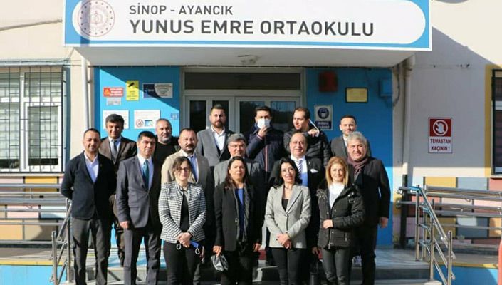 BEGİKAD’tan Sinop’ta Eğitim Gören Öğrencilere Giysi Yardımı