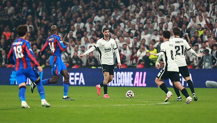 Beşiktaş:0 Crystal Palace:0 (İlk Yarı Oynanıyor)