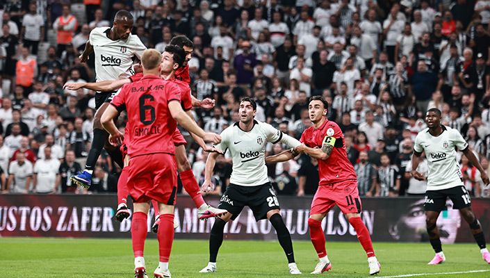 Beşiktaş:1 Çorum FK:0 (İlk Yarı Oynanıyor)
