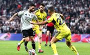 Ten-men Beşiktaş lose Super League Derby 