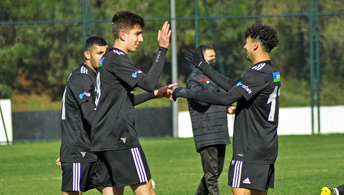 Beşiktaş:2 VavaCars Fatih Karagümrük:1 (U-19)