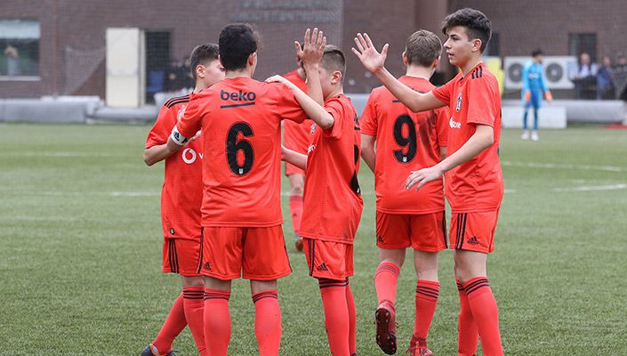 Beşiktaş:5 İstanbulspor:0 (U-14)