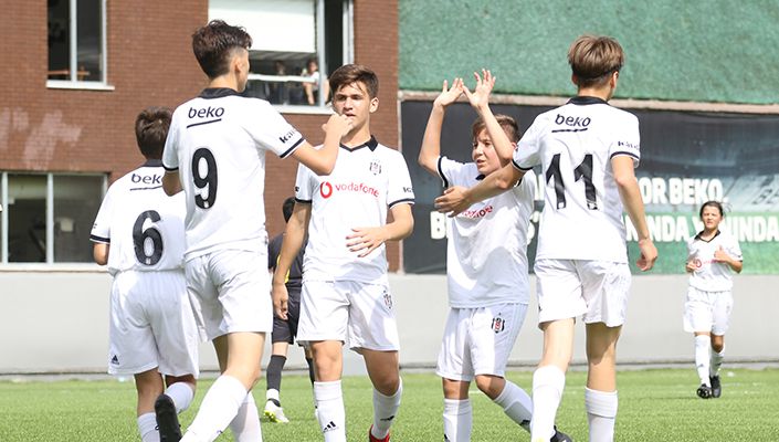 Beşiktaş:5 İstanbulspor:1 (U-13)