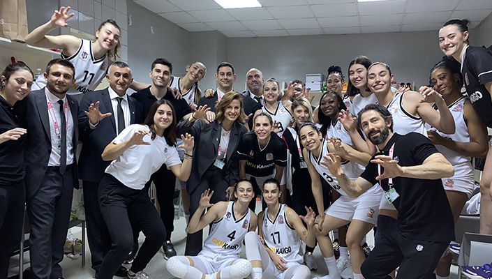 Beşiktaş GKN Kargo:104 Bursa Uludağ Basketbol:64