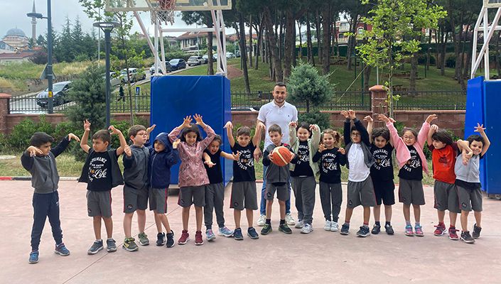 Beşiktaş Icrypex Takımımızın Kaptanı Mehmet Yağmur, BJK-KABATAŞ VAKFI Okulları’nın Öğrencileriyle Buluştu