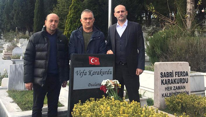 Beşiktaş Kdz. Ereğli Derneği, Şehit Emniyet Müdürü Vefa Karakurdu’yu Kabri Başında Andı